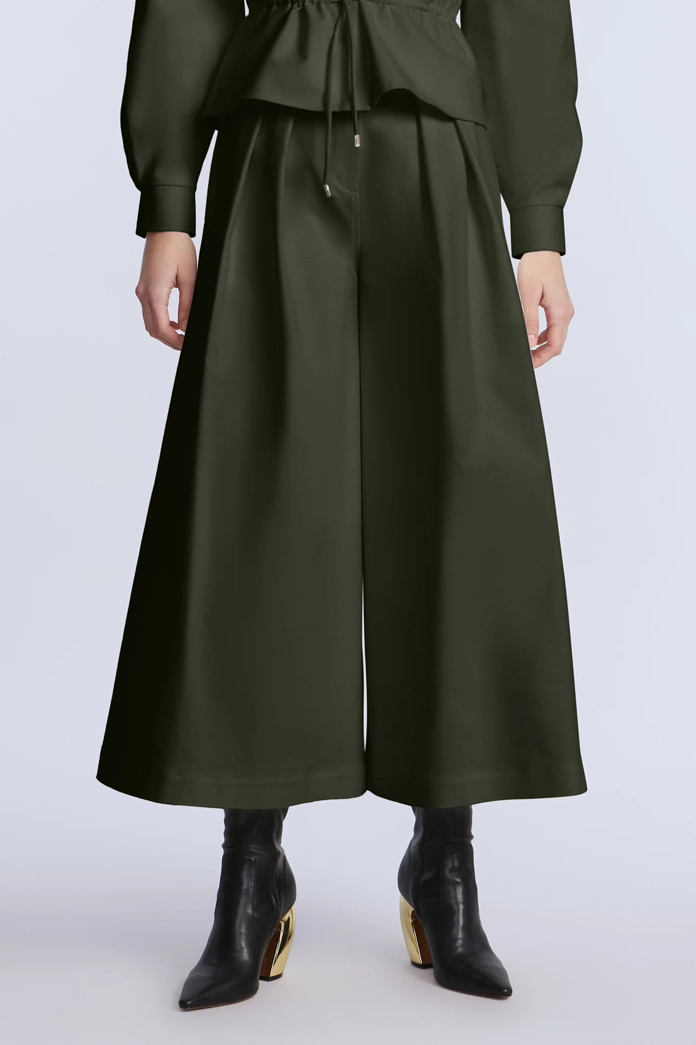 Pleated Front Crop Pant - Builderot